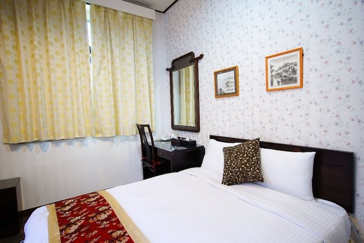 Room 5 of 40
