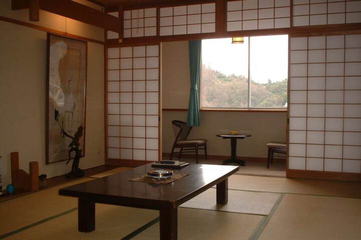 Room 6 of 14