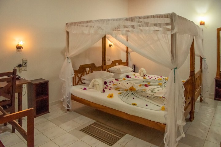 Room 12 of 25