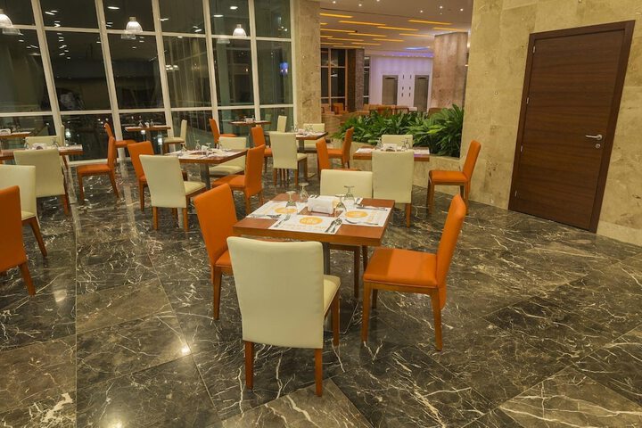 Dining 27 of 40