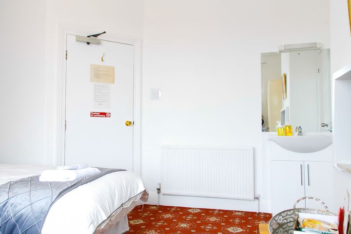 Room 37 of 174