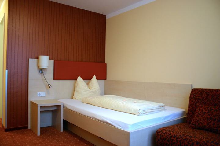 Room 9 of 40