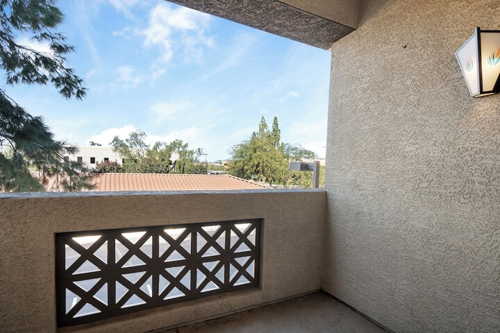 Terrace/Patio 15 of 33