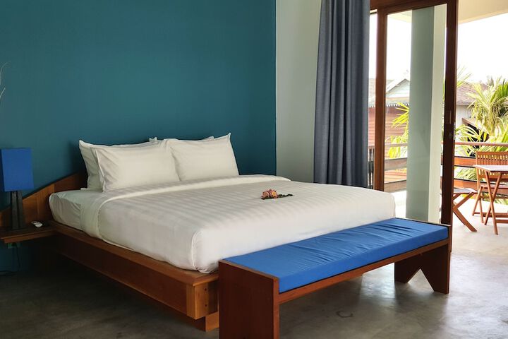 Room 8 of 180