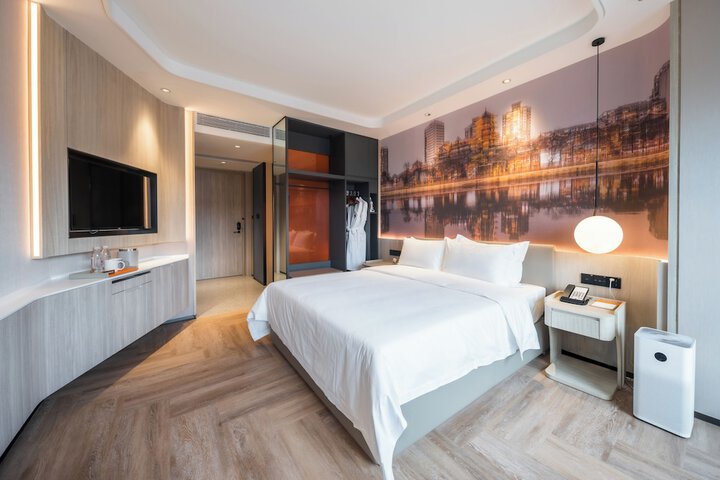 Room 12 of 20