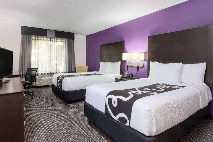 2 Double Beds (1 of 4)