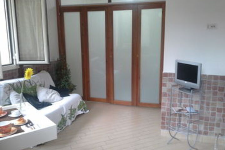Room 10 of 33