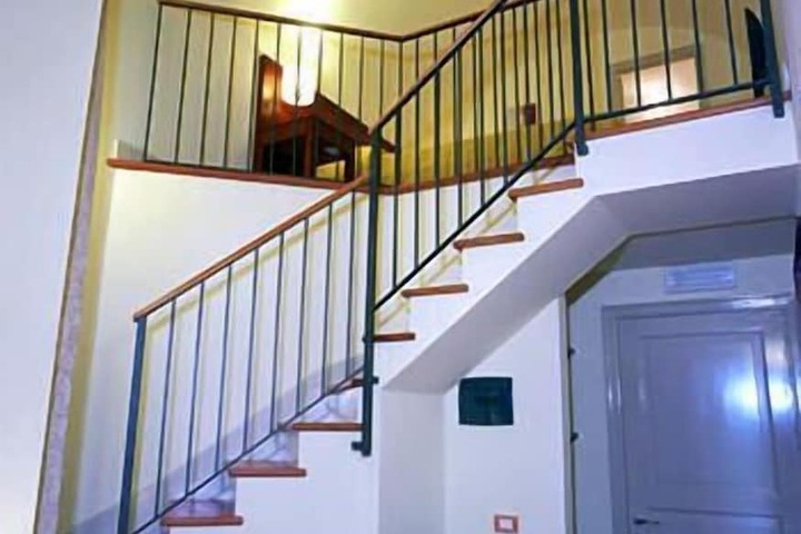 Room 10 of 33