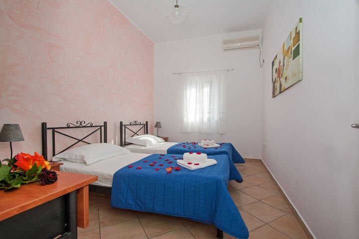 Room 6 of 49