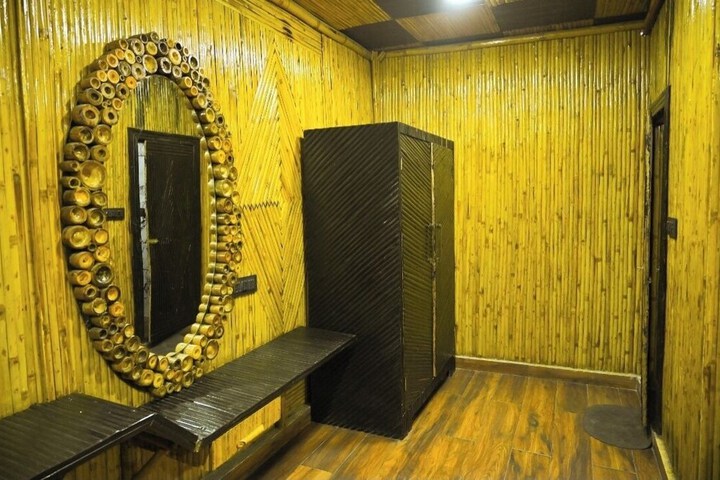 Room 2 of 27