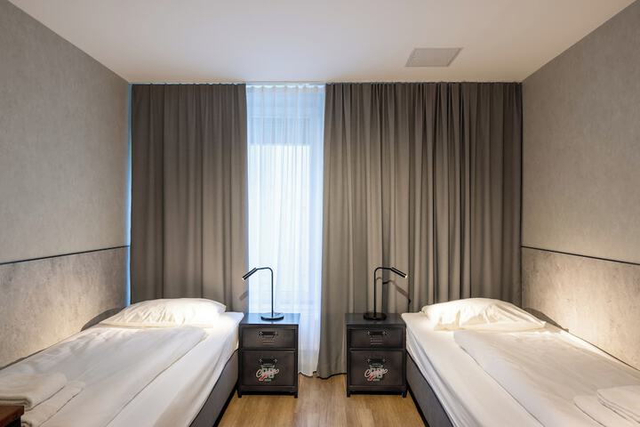 Room 6 of 42