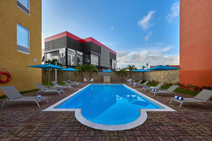 Pool Hotel