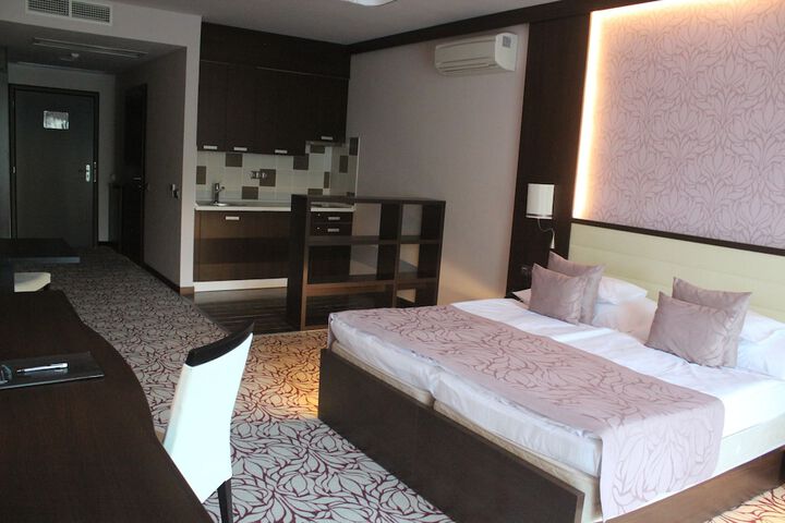 Room 30 of 76