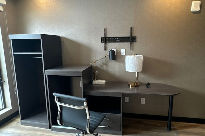 Room 2 of 6