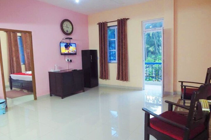 Room 2 of 10