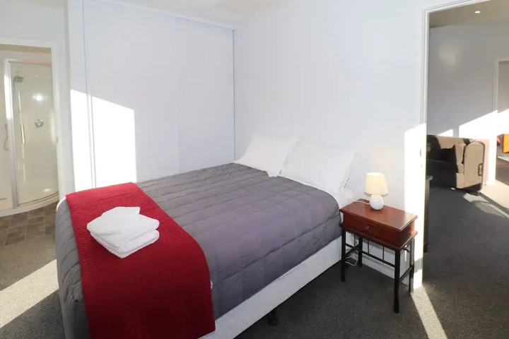 Room 5 of 13