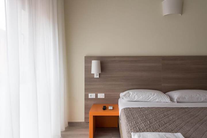 Room 18 of 34