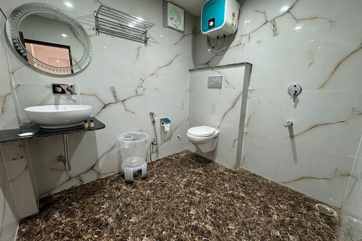 Room 6 of 7