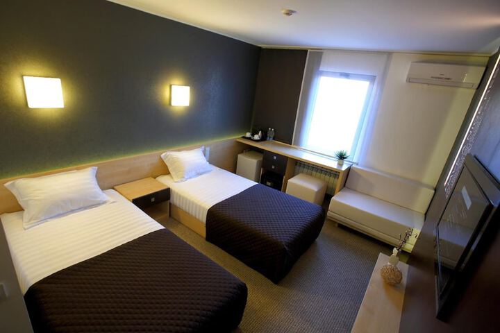 Room 16 of 60