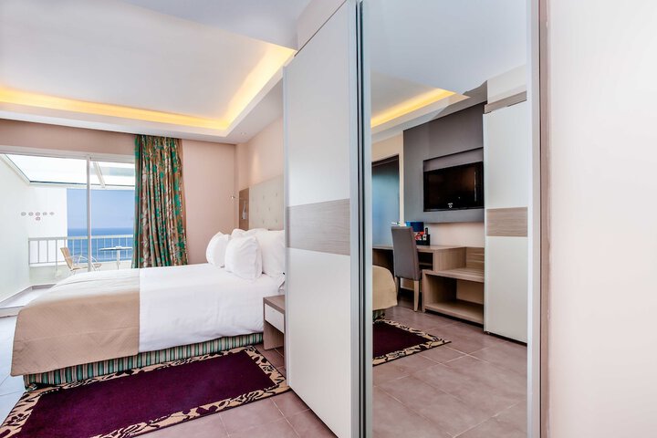 Room 14 of 184
