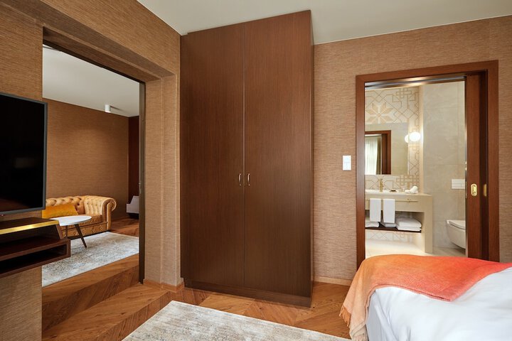 Room 11 of 66