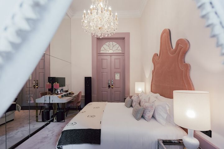 Room 42 of 147