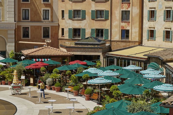 Hotel Exterior 55 of 57