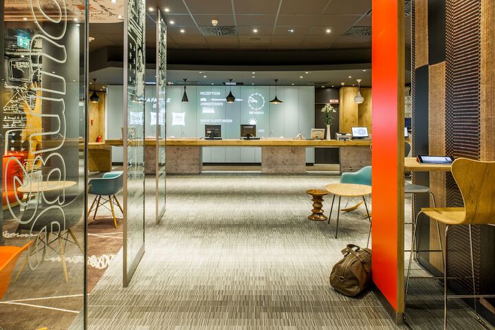 Entrance & Lobby