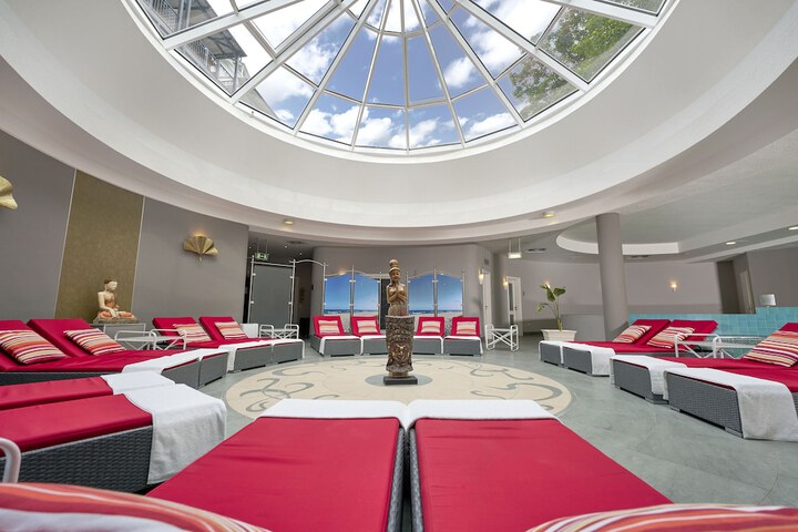 Pools & Facilities