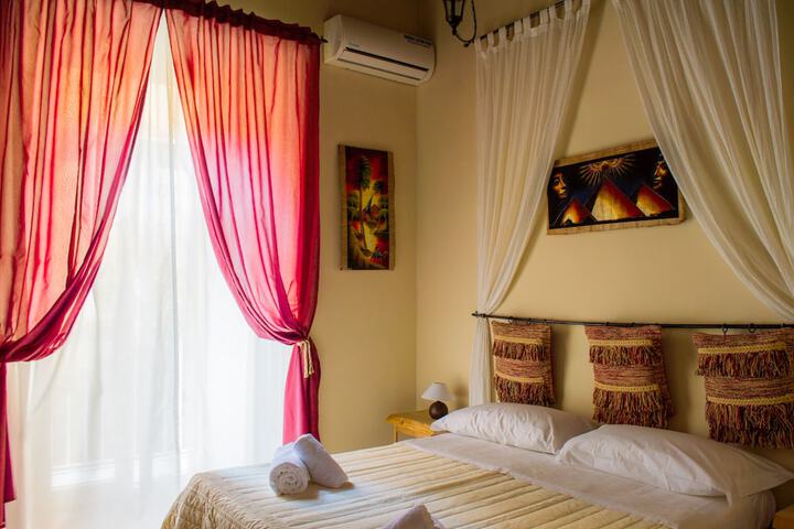 Room 4 of 29