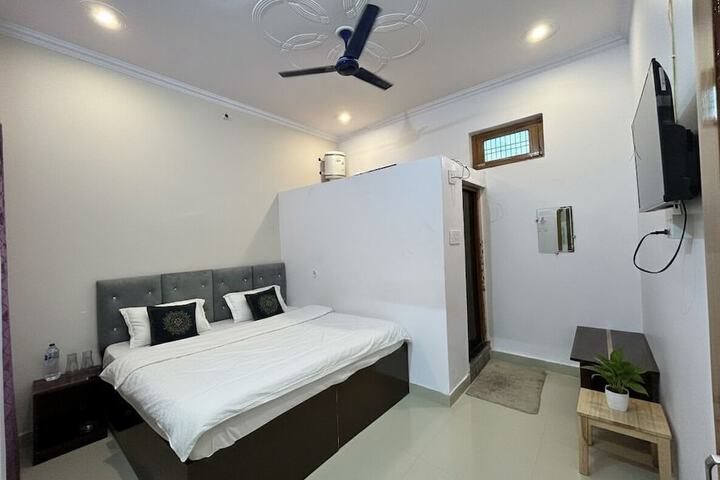 Room 6 of 35