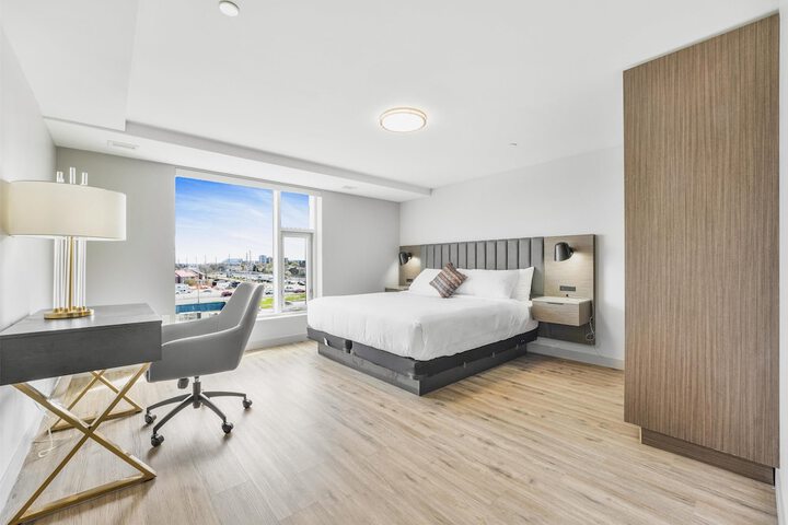 Room 5 of 17