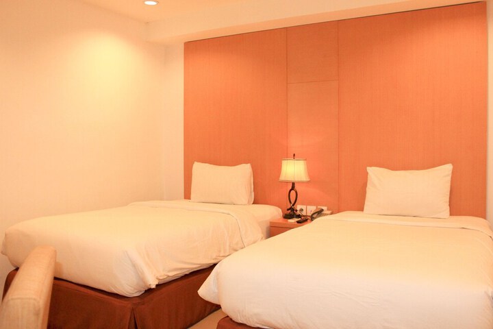 Room 7 of 33