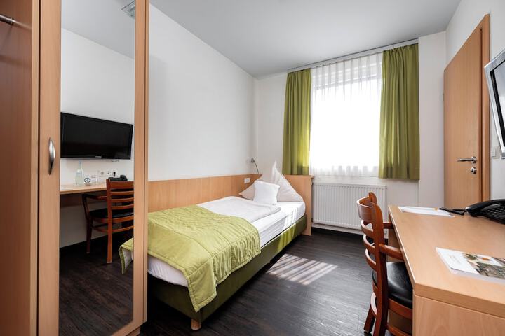 Room 3 of 34