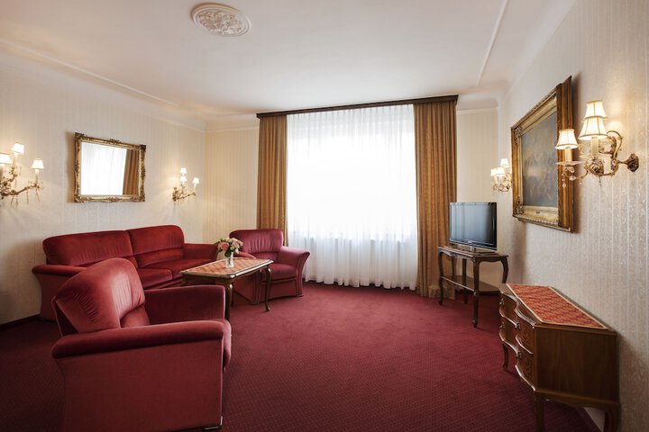 Room 10 of 40