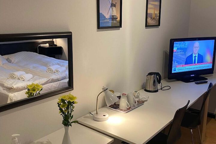 Room 8 of 30