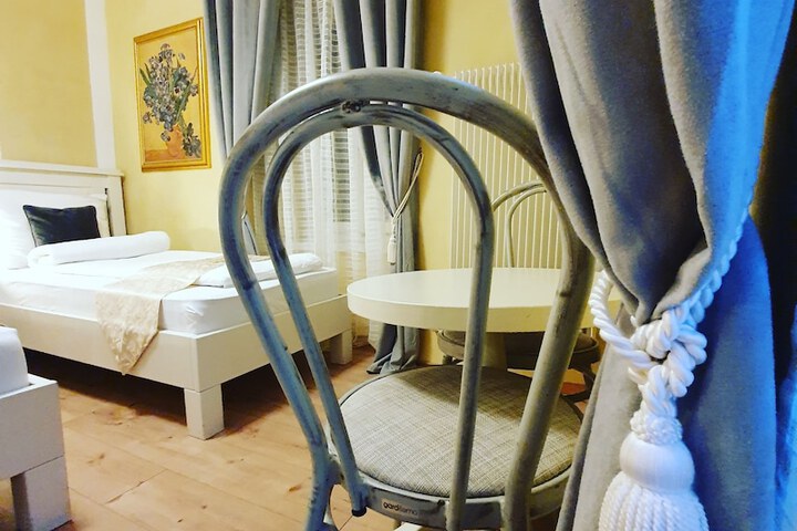 Room 52 of 266