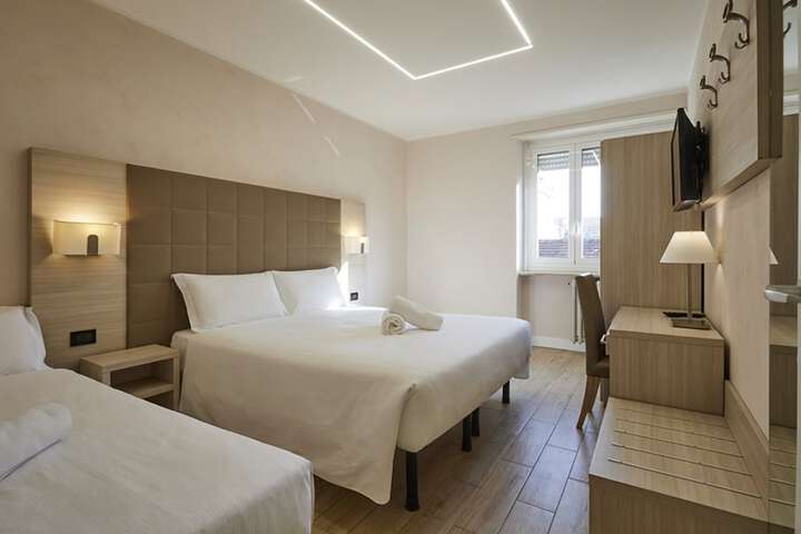 Room 32 of 59
