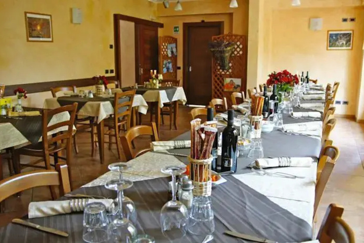 Dining 5 of 9