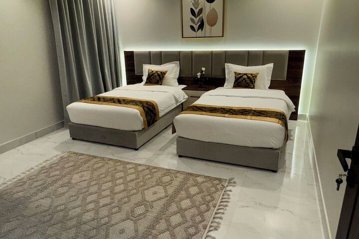 Room 5 of 32