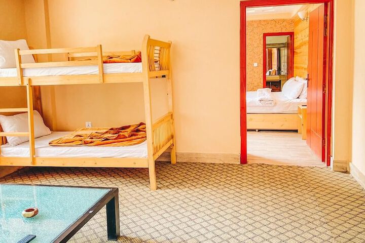 Room 16 of 33
