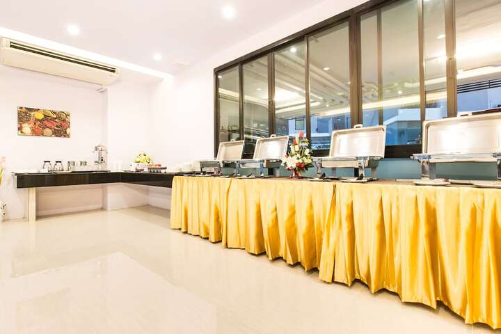 Ballroom/Hall 34 of 43