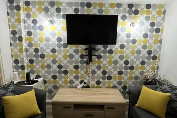 Room 4 of 12