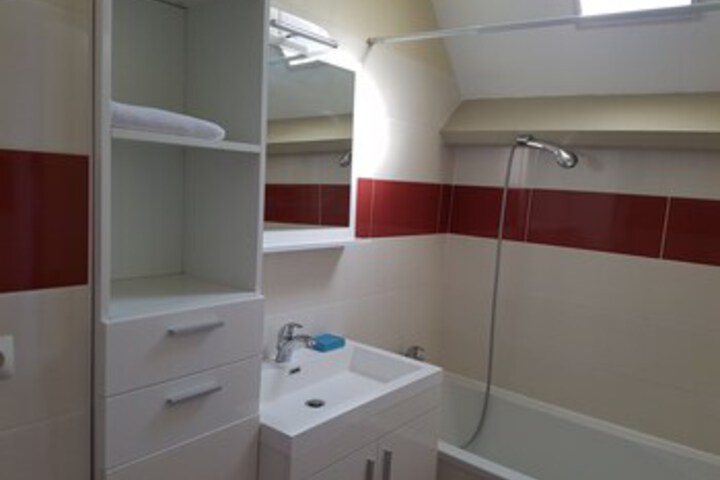 Room 2 of 8