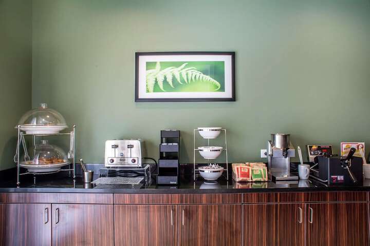 Breakfast/Coffee Service 32 of 46