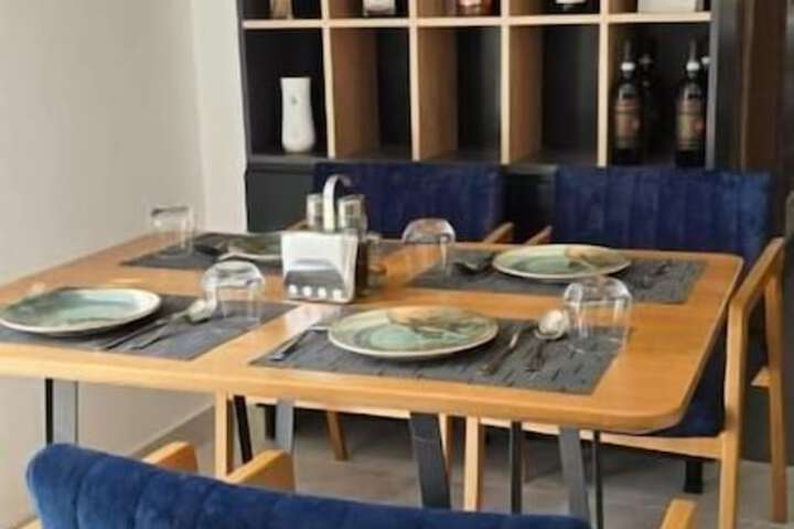 Dining 12 of 19