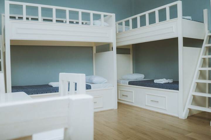 Room 4 of 41