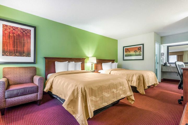 2 Double Beds (16 of 28)