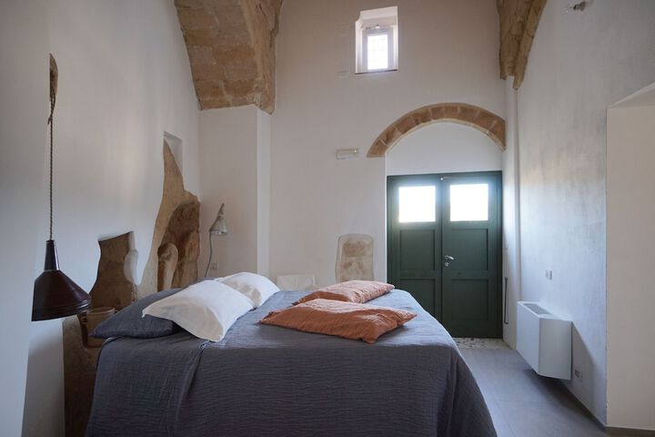 Room 4 of 28