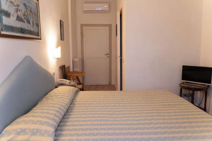 Room 28 of 141